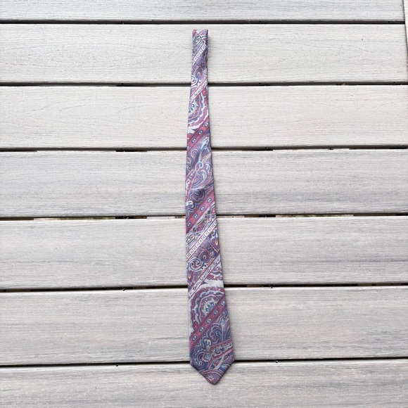 Yves Saint Laurent Men’s 100% Silk Tie Paisley Made in USA 3.5”Width Purple Blue - Picture 1 of 5